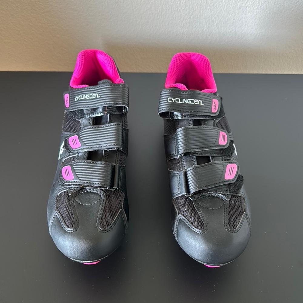 Cycling Athletic Shoes in Black and Pink, only worn a couple times!